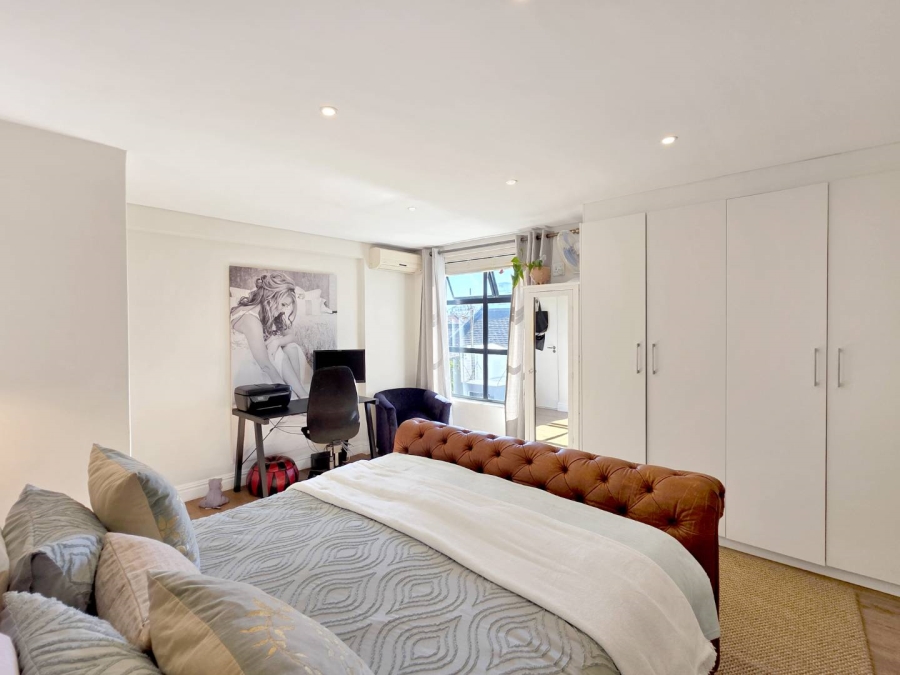 2 Bedroom Property for Sale in Sea Point Western Cape